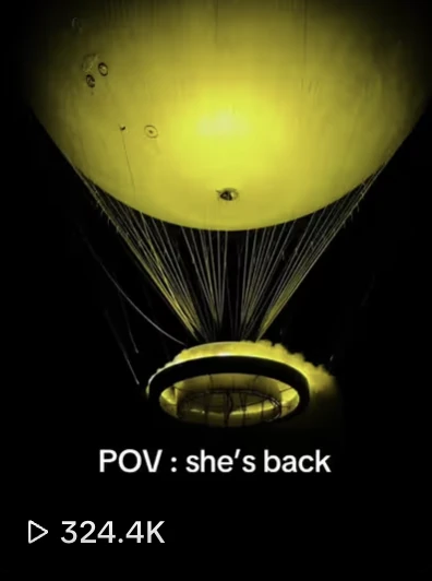 Publication vidéo TikTok d’EDF montrant la Vasque de nuit, avec le texte « POV : she’s back ».