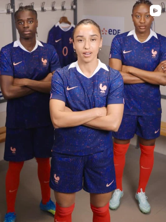 Capture d’un contenu EDF avec trois joueuses de l’Équipe de France féminine.