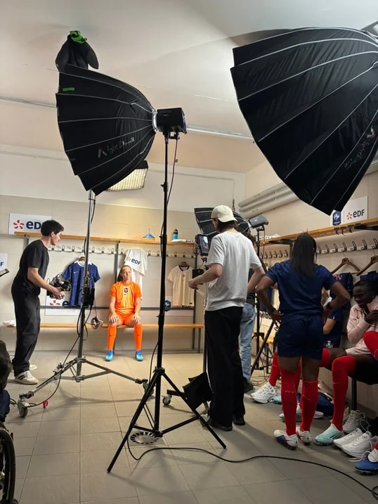 Agence Boomerang, équipe de production et éclairages lors du shooting avec l’équipe de France féminine.